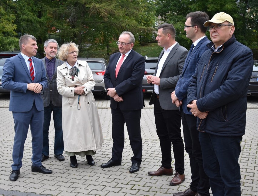 Samorządowcy odwiedzili ZS im. Tadeusza Kutrzeby w Obornikach