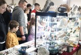 Interstone w Łodzi. Łodzianie na targach biżuterii i minerałów w hali Expo. Żaglowiec z bursztynu na targach biżuterii i minerałów. ZDJĘCIA