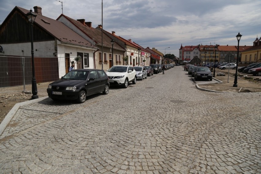 Rynek w Zakliczynie wygląda coraz ładniej