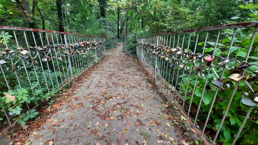 Spacer po Parku Miłości w Lubniewicach to świetny pomysł o...