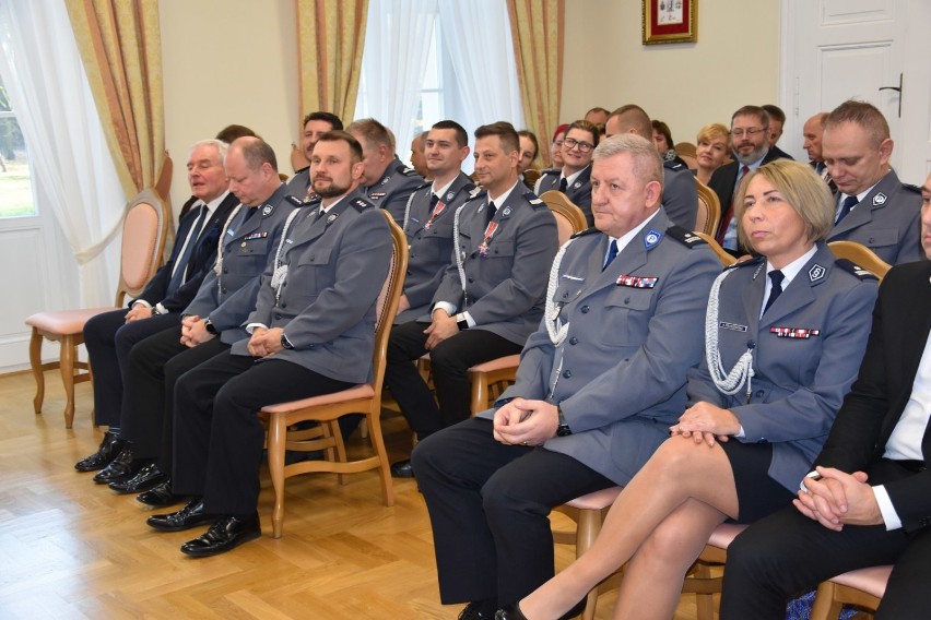 Obchody Święta Niepodległości oraz Święta Służby Cywilnej. Funkcjonariusze zostali odznaczeni medalami [GALERIA ZDJĘĆ]