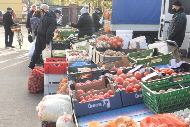 Za ile można kupić owoce, warzywa, orzechy, miód na placu Bartłomieja w Jaśle. Sprawdźcie.