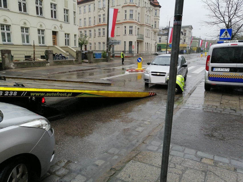 Straż Miejska w Gnieźnie regularnie zakłada blokady na koła...