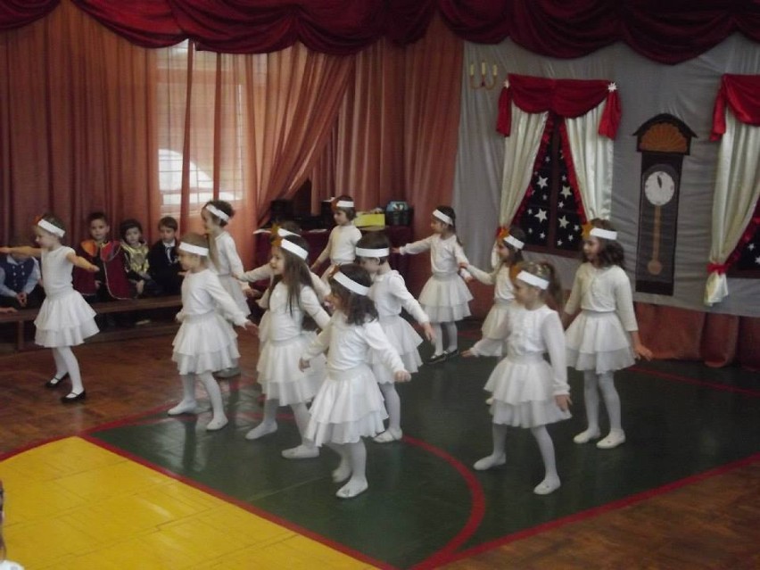 Szkoła w Niezdowie: Wielka impreza dla babć i dziadków (ZDJĘCIA)