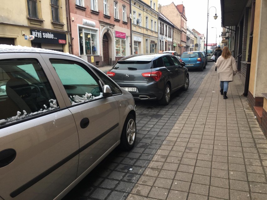 Uwolnią chodniki od samochód i zwężą ulice w centrum miasta?