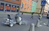 Malowanie pasów na ulicach Nowego Dworu Gdańskiego. Wreszcie widać przejścia dla pieszych [ZDJĘCIA]