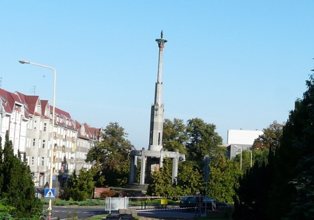 Pomnik zostanie przeniesiony na cmentarz wojenny przy ul. Reymonta.