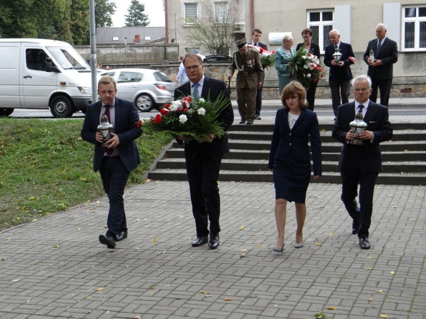 Radomsko: Kwiaty w 78. rocznicę wybuchu II wojny światowej