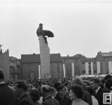 Chrzanowski orzeł. Pomnik Zwycięstwa i Wolności z Placu Tysiąclecia ma już ponad 50 lat. Archiwalne zdjęcia