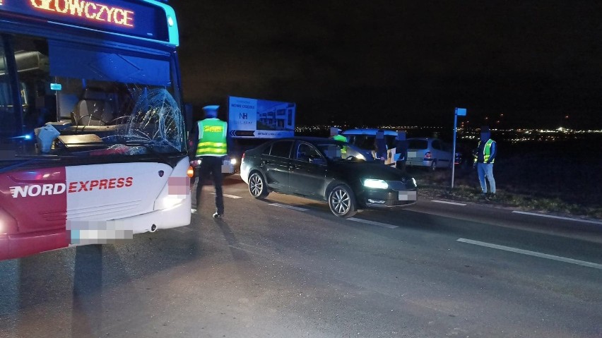 Wypadek w Słupsku. Na ul. Kaszubskiej autobus potrącił pieszego