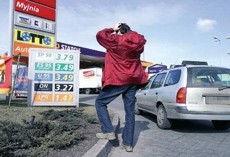 Na widok cen benzyny kierowcy już łapią się za głowę.
