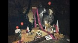 Pomnik Jana Pawła II w Poznaniu oblany farbą i pokryty hasłami proaborcyjnymi 