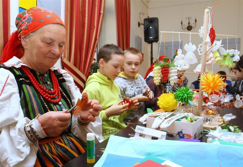 Warsztaty ozdób świątecznych w piotrkowskim MOK-u