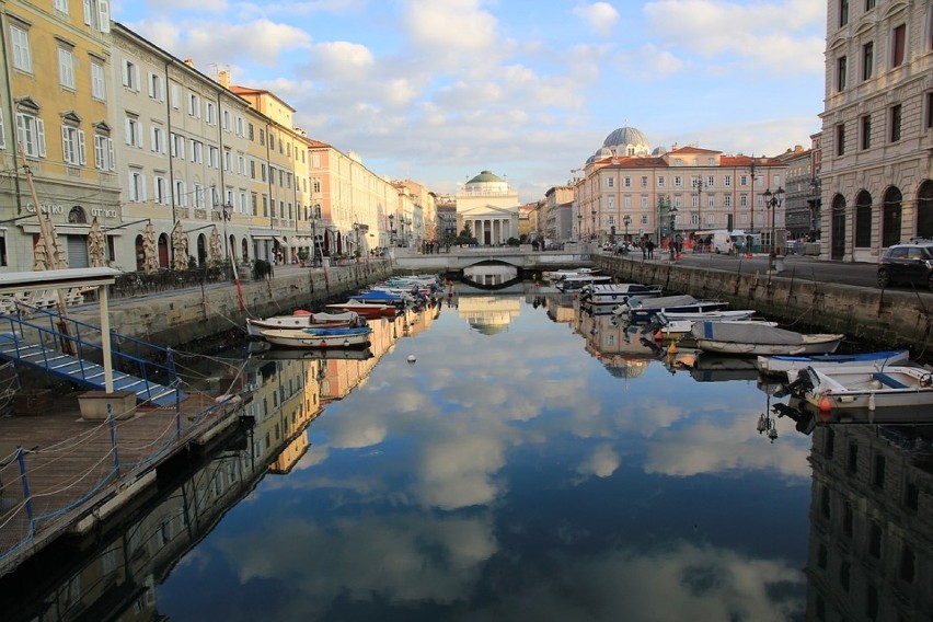 Miasto w północno-wschodnich Włoszech;
POWIERZCHNIA - 84,49...