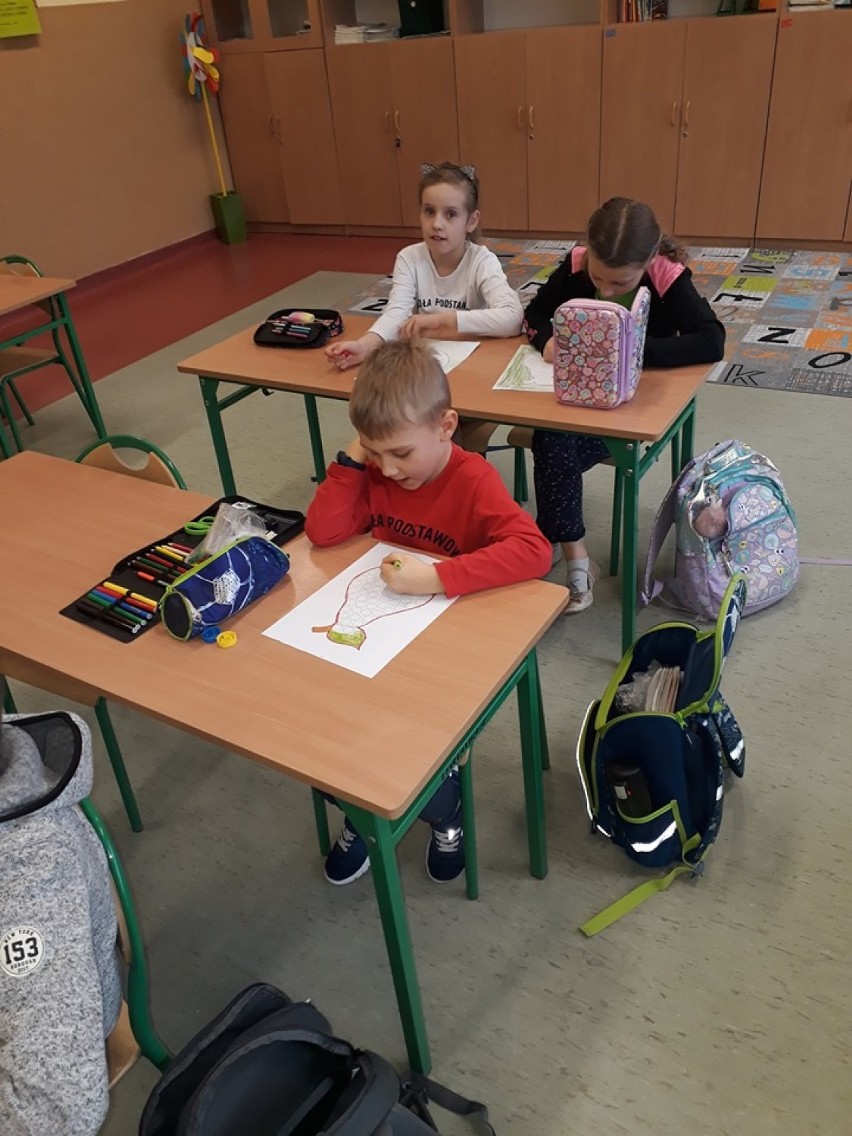 Szkoła Podstawowa nr 24 w Kaliszu. Najmłodsi uczą się języka migowego