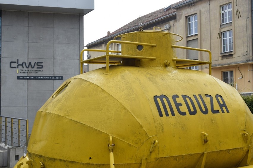 Nietypowa atrakcja w Tczewie. Przed Centrum Konserwacji Wraków Statków stanęła kabina podwodna „Meduza II”. ZDJĘCIA