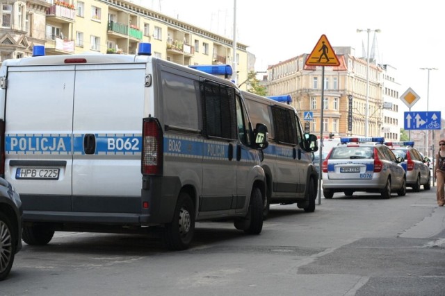 Policjanci zatrzymali mężczyznę, który przewoził 500 paczek papierosów bez akcyzy