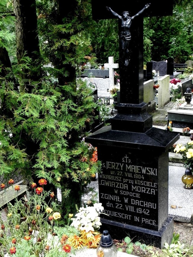 Symboliczny grób ks. Jerzego Majewskiego na sopockim Cmentarzu Katolickim