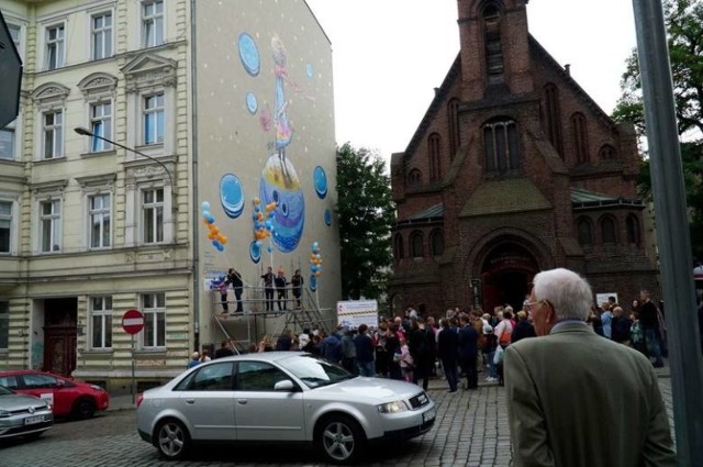 - Nasz parafianin w czwartek odkrył ślady prób podpalenia. Zauważył oznaki zadymienia na drewnianych zabezpieczeniach drzwi, które zostały zniszczone wcześniej, podczas włamania - tłumaczy ks. sup. Sławomir Rodaszyński.