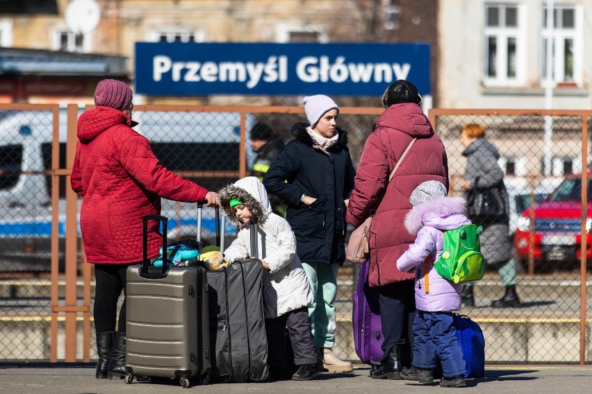 Dworzec kolejowy w Przemyślu to najważniejszy przystanek w rozkładzie jazdy pociągów. Tu dla wielu rozpoczynają się podróże życia [ZDJĘCIA]