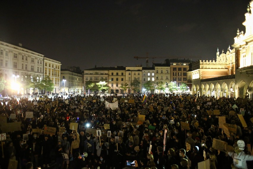 Protest w Krakowie, tym razem branży gastronomicznej. "Zabierane jest nam miejsce pracy" [ZDJĘCIA]