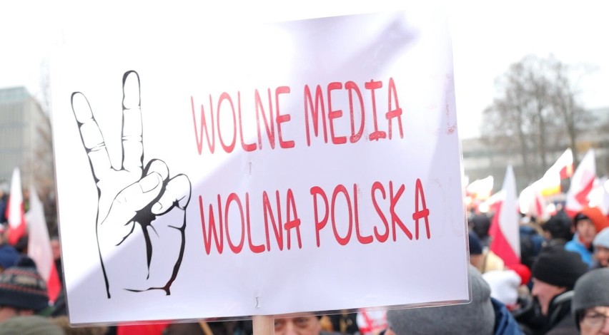 Czwartkowa manifestacja w Warszawie zgromadziła wielotysięczny tłum Polaków sprzeciwiających się gwałtowności polityki Donalda Tuska