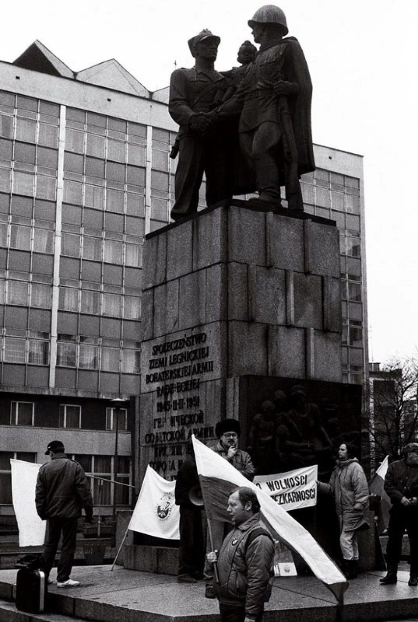 11 lutego 1951 roku na Placu Słowiańskim w obecności 10...