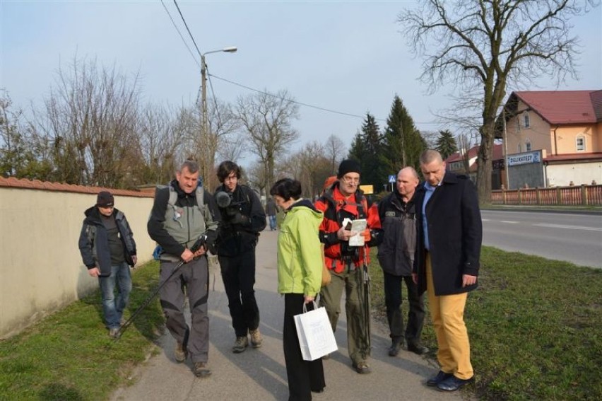 Nowy Dwór Gdański. Marek Kamiński wraz z delegacją władz na...