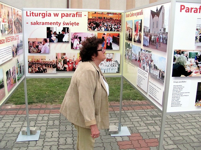 Kalisz: Wystawa fotograficzna na 25-lecie parafii pod wezwaniem św. Apostołów Piotra i Pawła. FOTO
