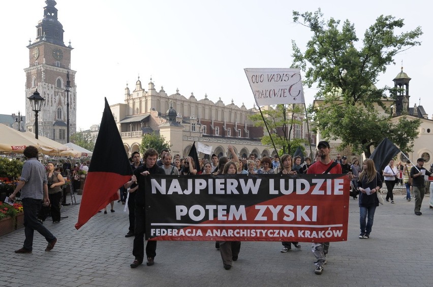 Kraków: protest w obronie antykwariatu przy Tomasza [ZDJĘCIA, VIDEO]