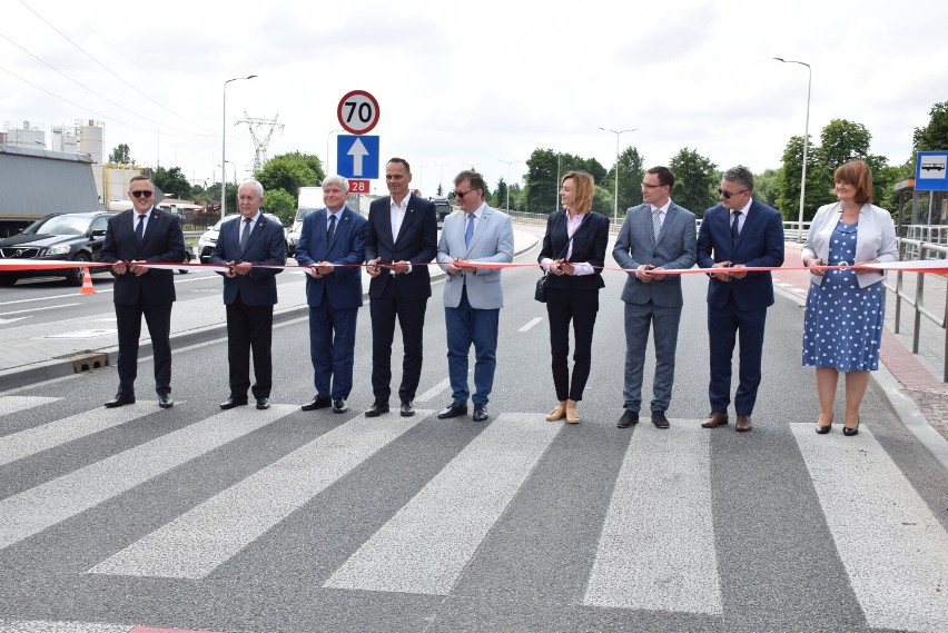 Nowa jezdnia z wiaduktem na DK28 w Krośnie oficjalnie otwarta. Przez miasto można przejechać szybciej i bezpieczniej [ZDJĘCIA]