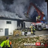Łoniowa. Pożar budynku mieszkalnego w Łoniowej, z ogniem walczyło w nocy 27 strażaków [ZDJĘCIA]