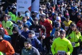 Onico Gdynia Półmaraton. Prawie 7 tys. biegaczy na mroźnym i wietrznym biegu w Gdyni [ZDJĘCIA, WYNIKI]