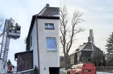 Groźny pożar na ulicy Staszica w Sławnie - ZDJĘCIA - gasiły 3 zastępy strażackie