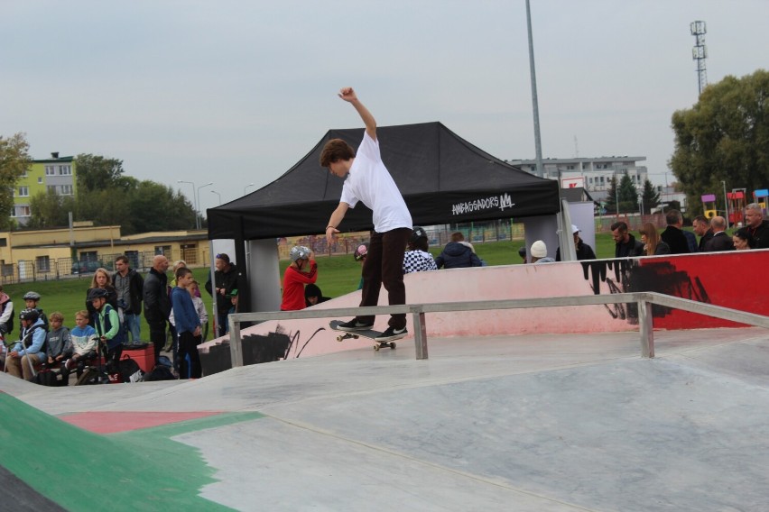 Nowy skatepark w Turku. Zawody w jeździe na deskorolce i pokazy mistrzów skateboardingu 