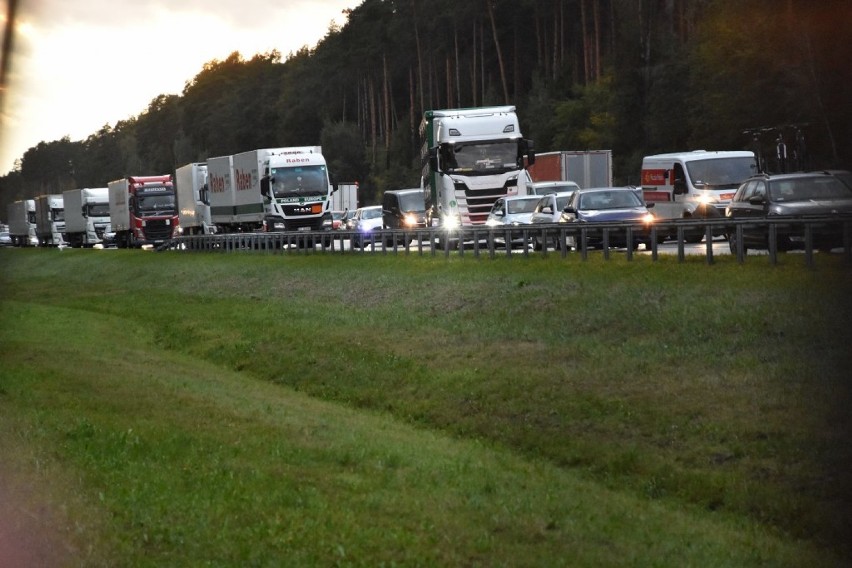 Groźne zderzenie na A2. Autostrada była zablokowana