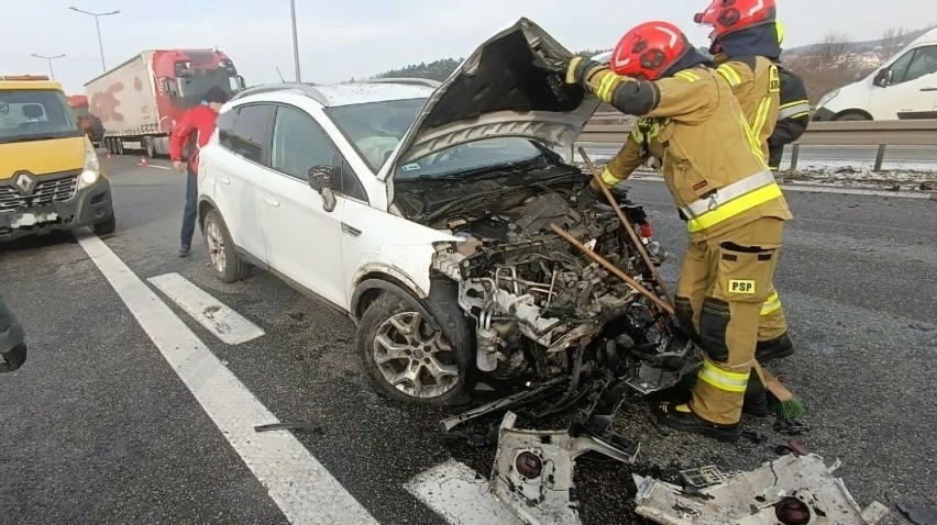 Kraków. Wypadek na autostradzie A4. Zderzyły się cztery samochody i ciężarówka