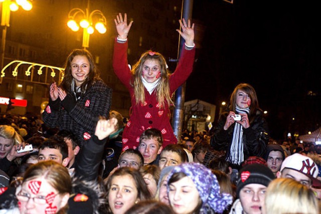 Prezydent Częstochowy Krzysztof Matyjaszczyk wołał ze sceny: Jeśli wytrwacie w tym zamiarze, przyjdźcie do mnie. Osobiście udzielę wam ślubu. 
Fot. Krystian Jamr&oacute;z