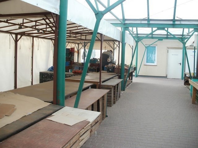 Mróz przegonił sprzedawców na konińskim bazarze