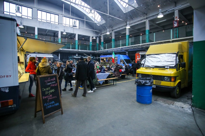 Międzynarodowy Dzień Food Trucków. Restauracje na kółkach na...