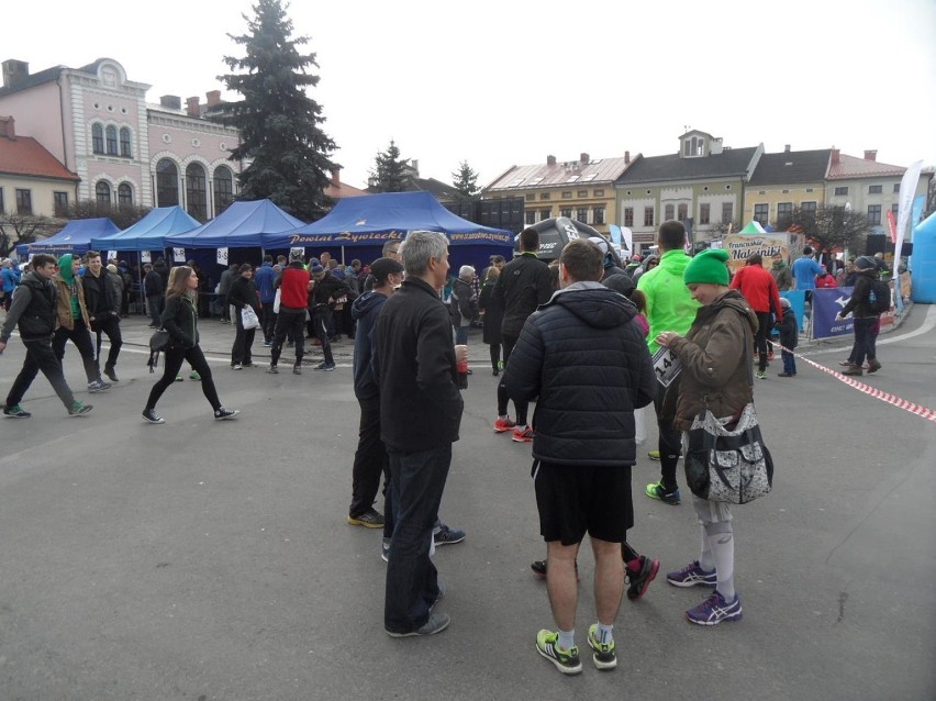Półmaraton dookoła Jeziora Żywieckiego. 1800 zawodników na starcie [ZDJĘCIA]