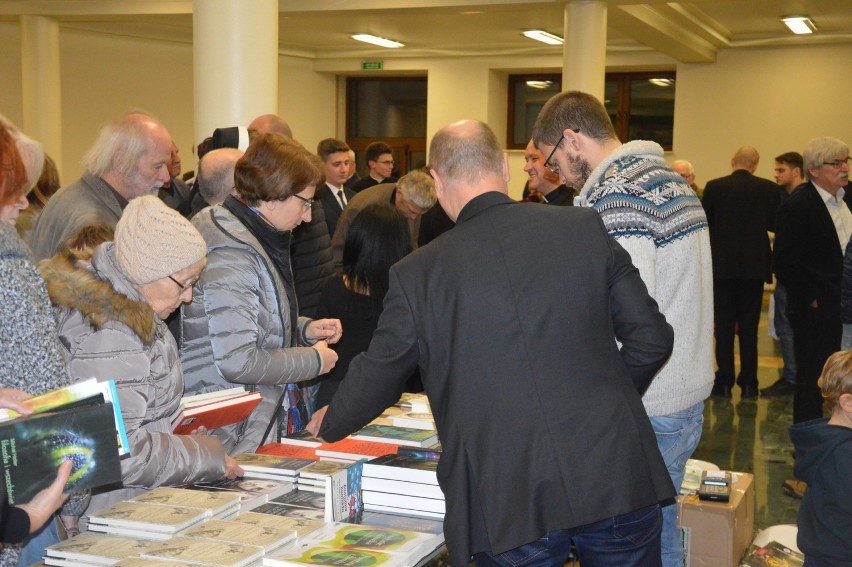 Tarnów. Promocja nowej książki ks. Michała Hellera i dysputa między trzema tarnowskimi filozofami [ZDJĘCIA]