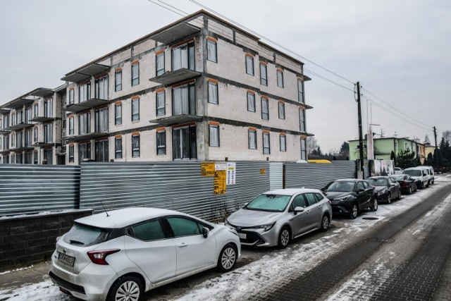 Nowe osiedle przy ul. Horodelskiej to tylko zapowiedź większych inwestycji na Bielicach. Mieszkańcy doliczyli się już trzynastu bloków, które stawiać mają na osiedlu różni deweloperzy.