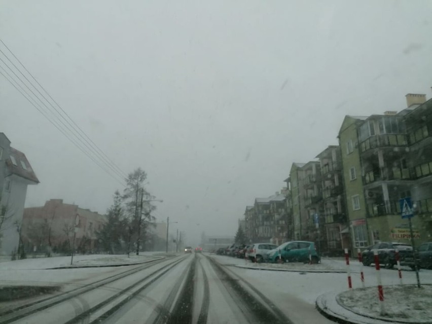 Gwałtowna burza śnieżna przeszła nad Tomaszowem i regionem. Podsumowanie skutków burzy [ZDJĘCIA, FILM]