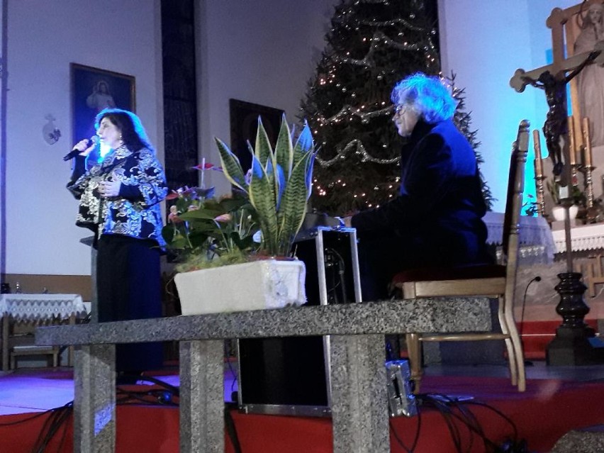 Eleni zaśpiewała kolędy i pastorałki w kościele parafialnym w Strzepczu