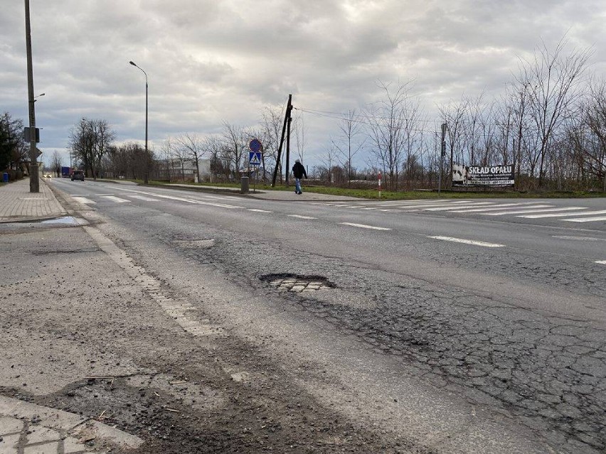 Głogów: Dziurawa ulica Sikorskiego będzie przebudowana i poszerzona? 
