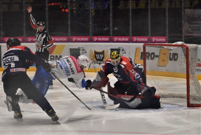 Czwarty mecz ćwierćfinału hokejowego play-off: Energa Toruń - Tauron/Re-Plast Unia Oświęcim 6:5.