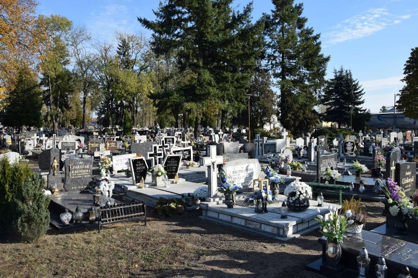 Na cmentarzu nowofarnym trwają przygotowania do Dnia...
