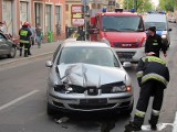 Zderzenie dwóch samochodów na ulicy Śródmiejskiej w Kaliszu. ZDJĘCIA