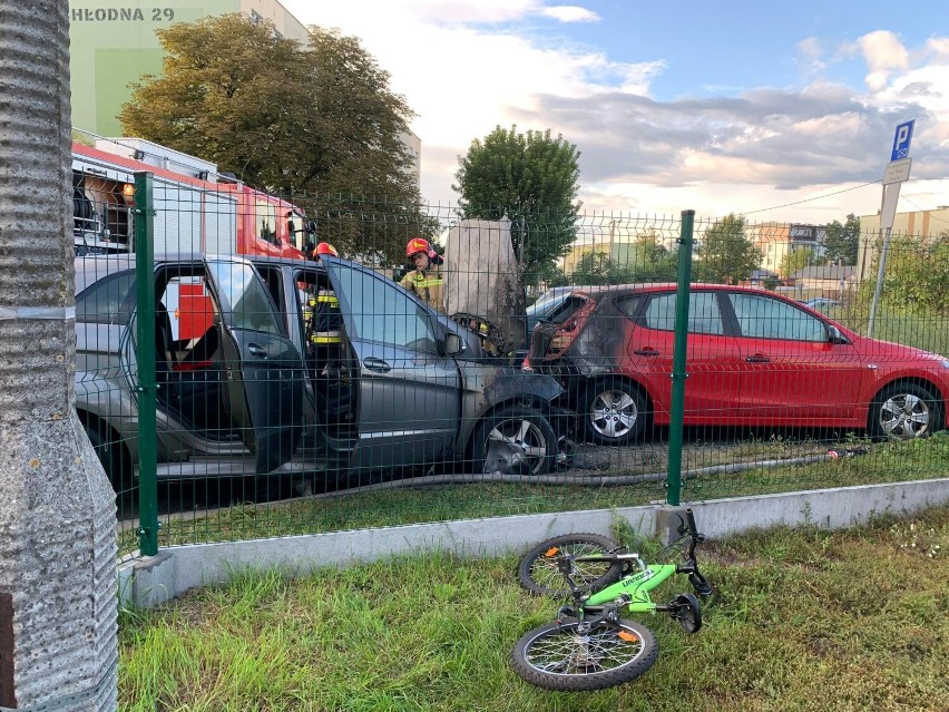 Pożar samochodów na Chłodnej we Włocławku